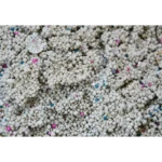 Bentonite cat litter with pink and blue deodorizing beads by YoVia Pet Products