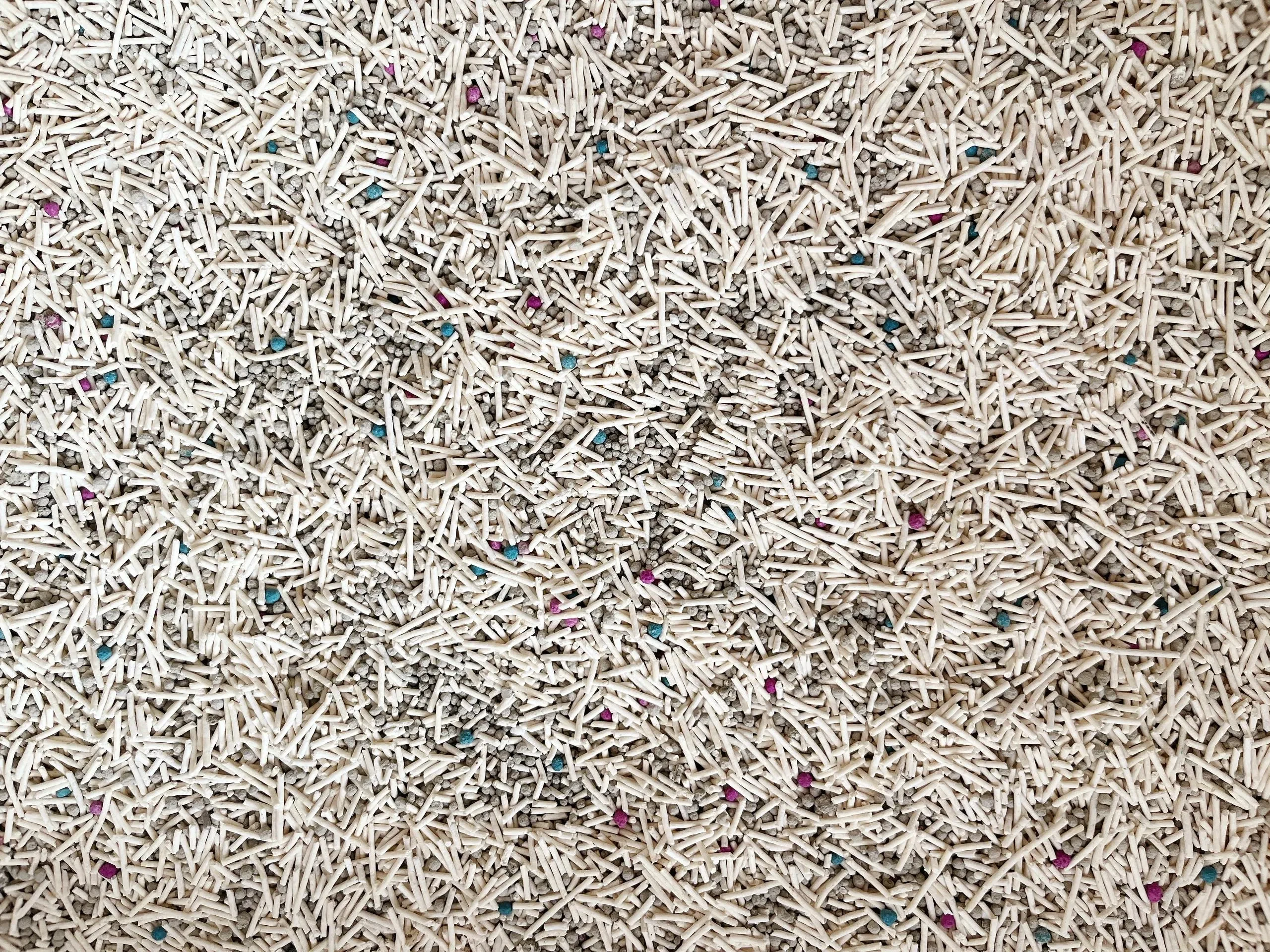Mixed tofu and bentonite cat litter granules close-up by YoVia